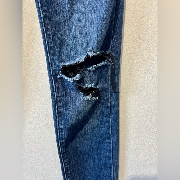 KanCan Dark Wash Distressed Skinny Jean - Size 25 - Picture 4 of 11